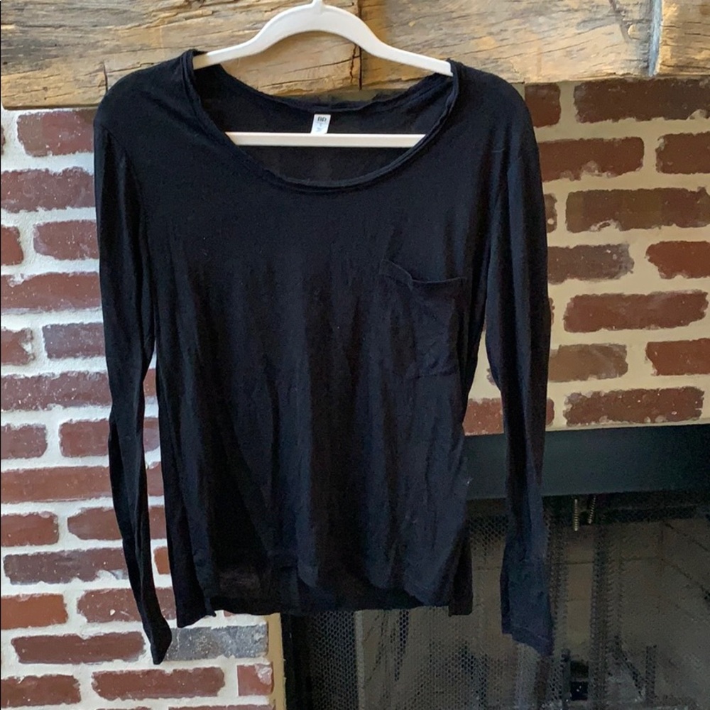 Black long sleeved tshirt